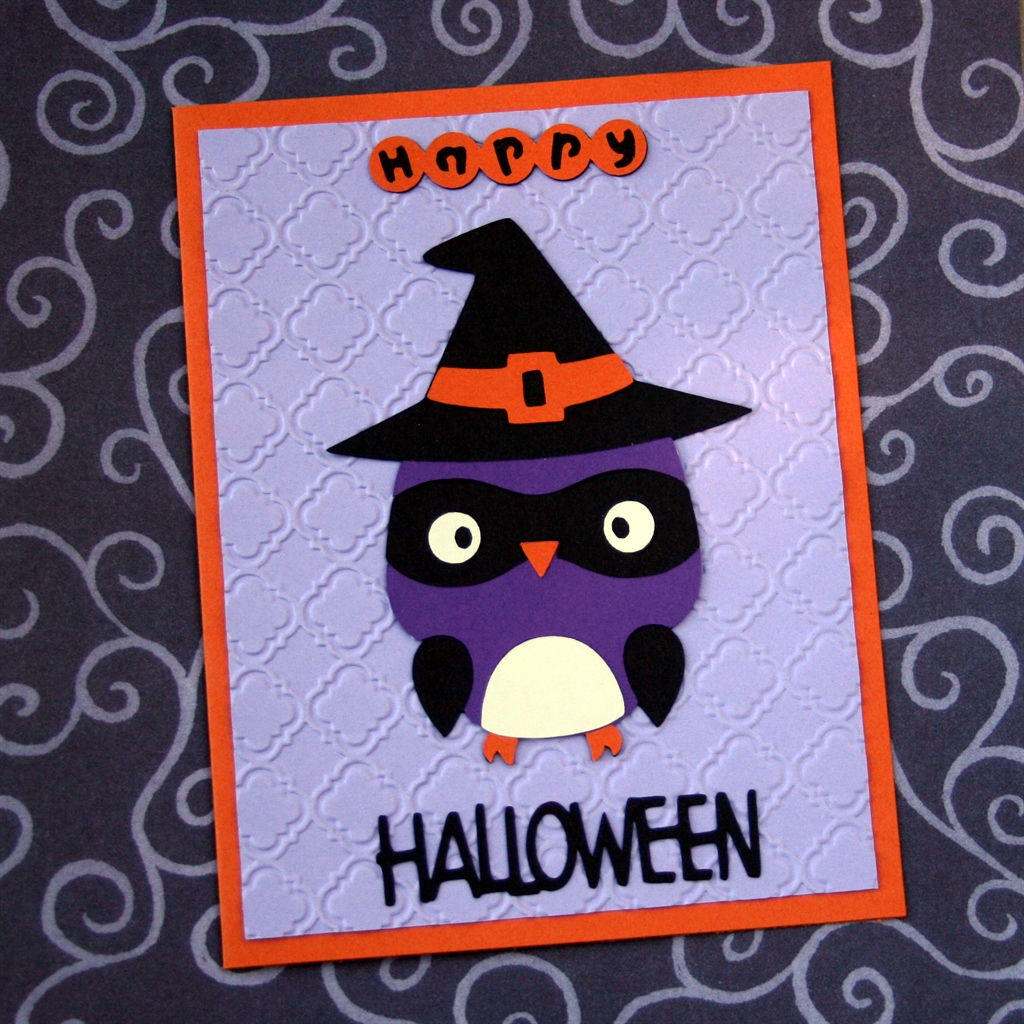 Make this easy DIY Halloween card using your Cricut. Fun to give this spooky handmade card to the Halloween lovers in your life. #craftedliving #halloween #halloweencrafts #greetingcard #diycrafts #diy #cricut #cricutprojects