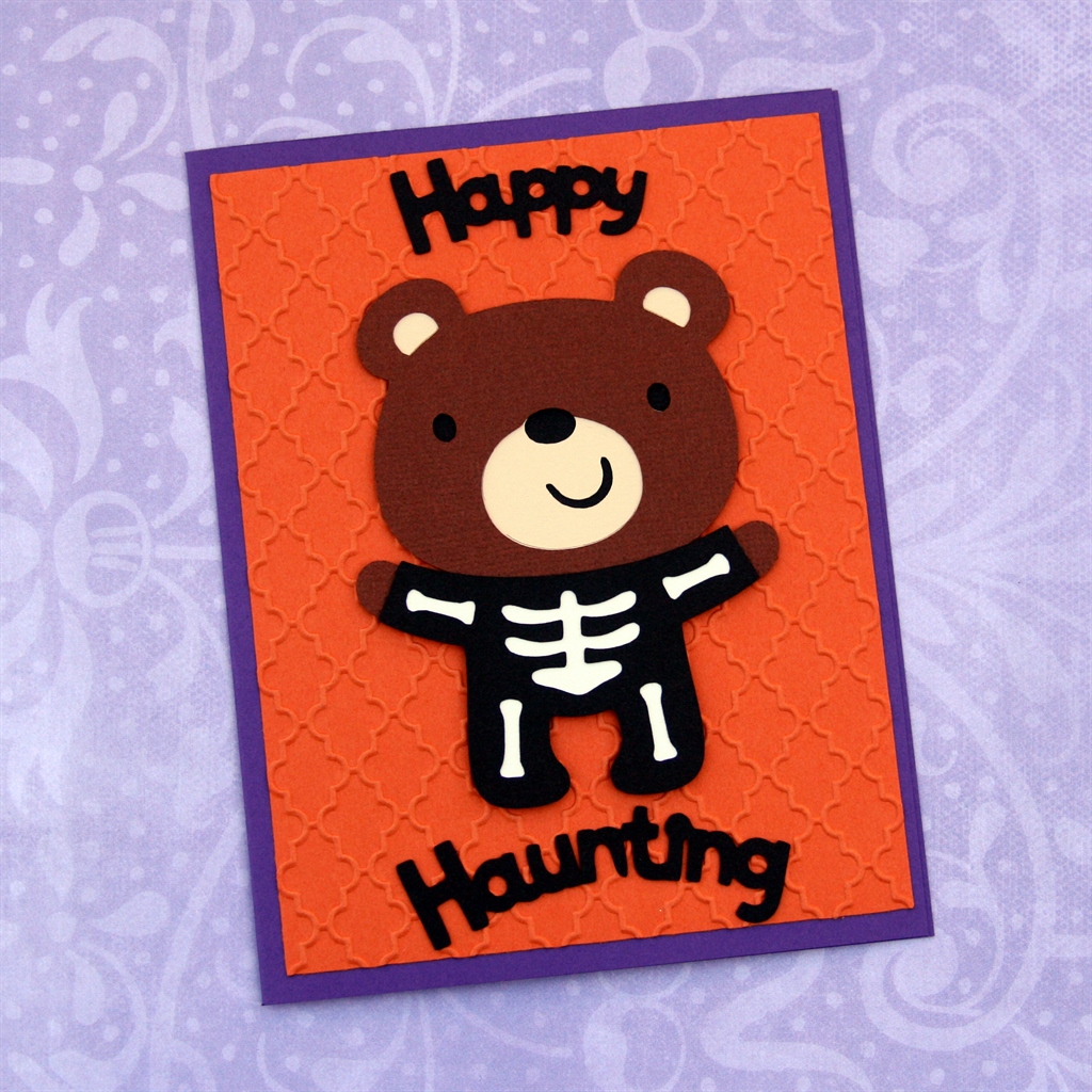 Make this easy DIY Halloween card using your Cricut. Fun to give this spooky handmade card to the Halloween lovers in your life. #craftedliving #halloween #halloweencrafts #greetingcard #diycrafts #diy #cricut #cricutprojects