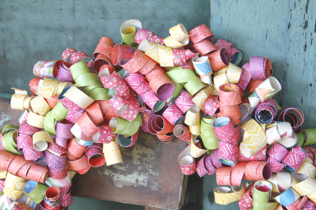 Summer Curly Paper Wreath #paperwreath #summerdecor #summerdiy #wreath #diytutorial